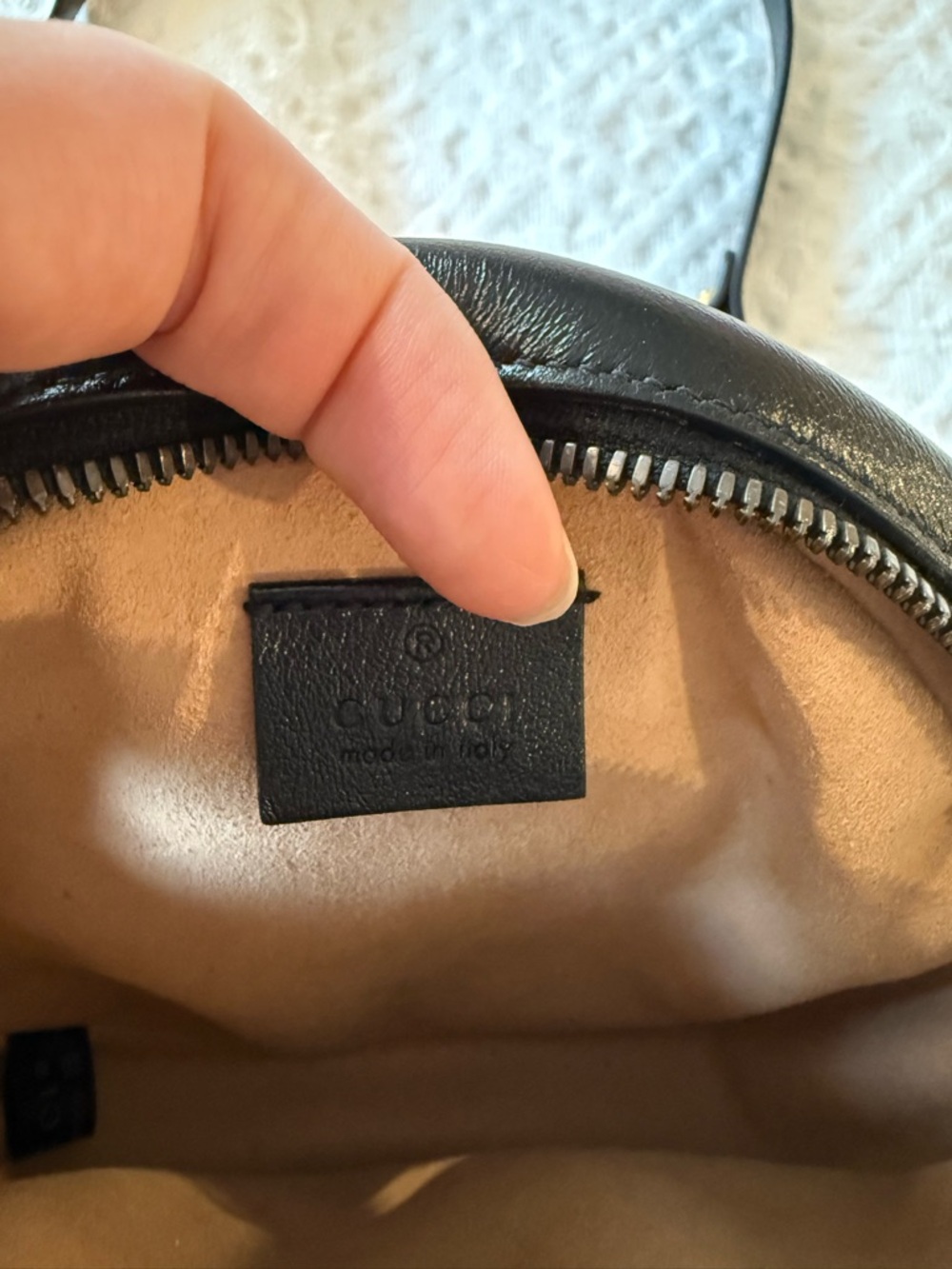 Gucci GG Marmont Round Crossbody Bag - Picture 4 of 9